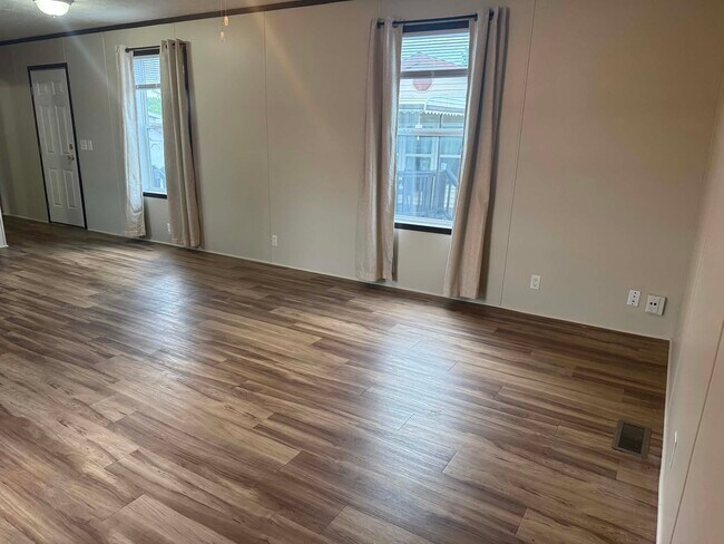 Foto del edificio - 48596 Leafdale Ct