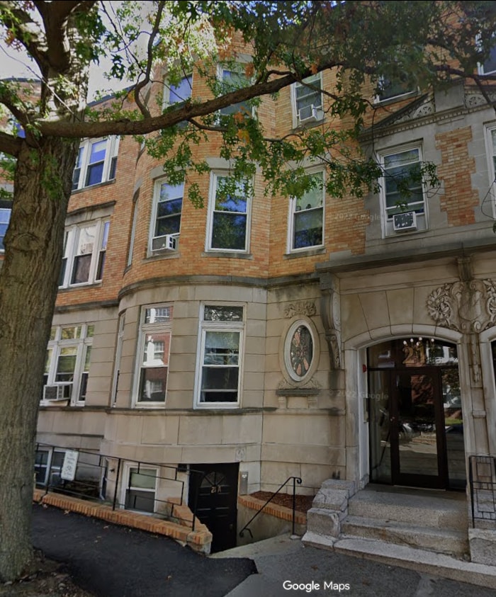 Primary Photo - 17 Fairbanks St