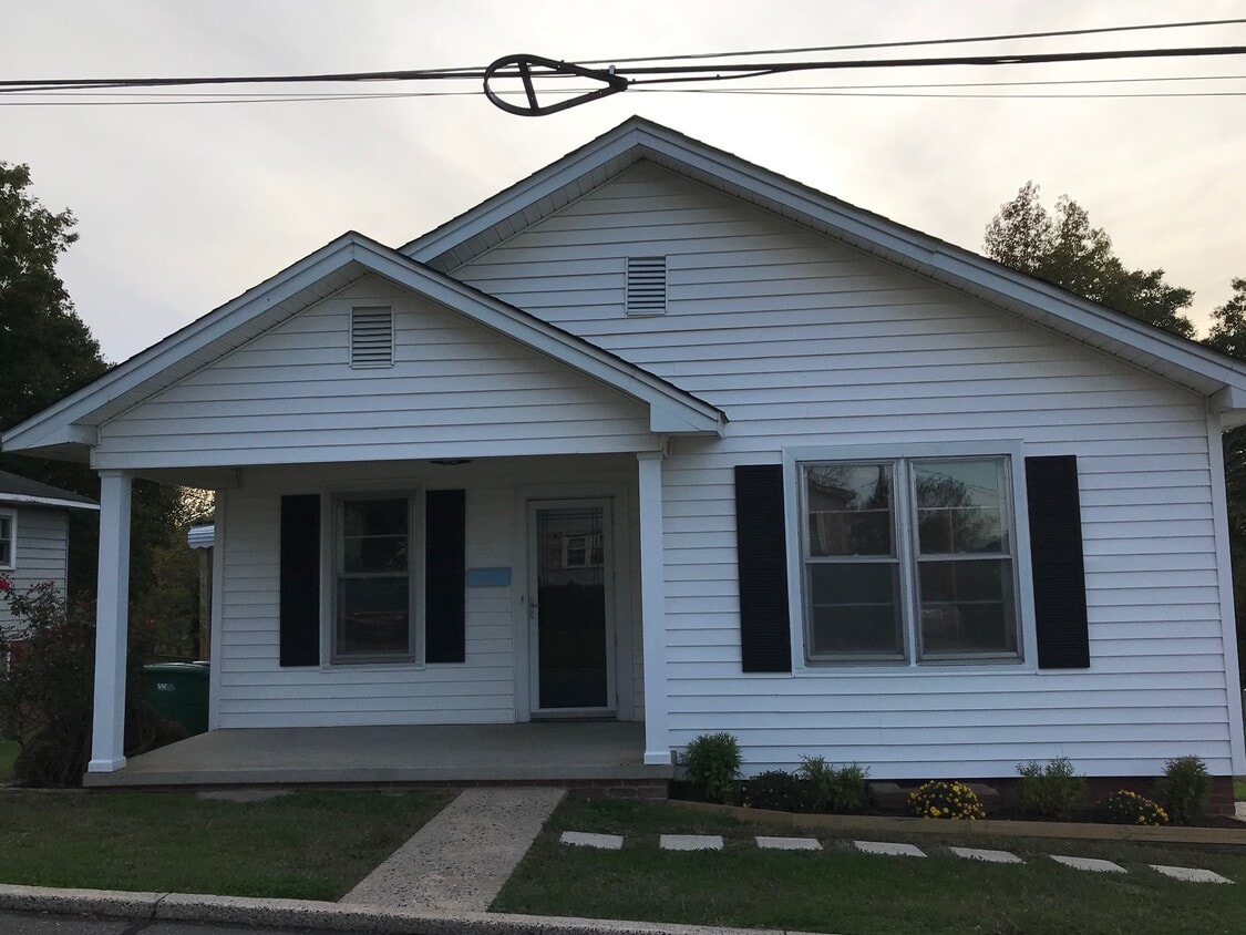 391 Woodlawn Ave, Cramerton, NC 28032 House Rental in Cramerton, NC