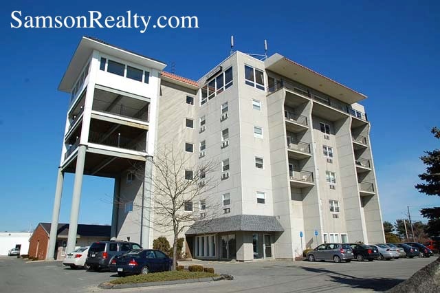 Building Photo - 390 Metacom Ave