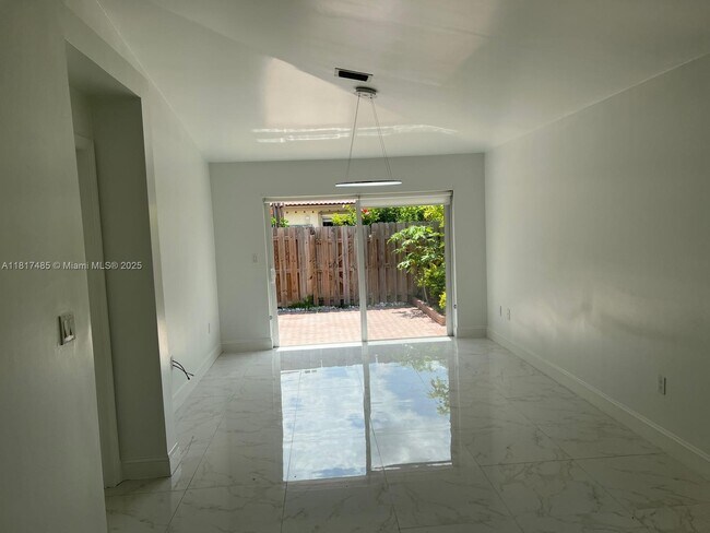 Foto del edificio - 5083 NW 116th Ave