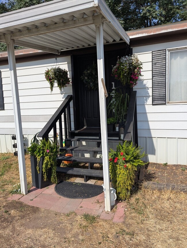 Entry - 1447 Maple St