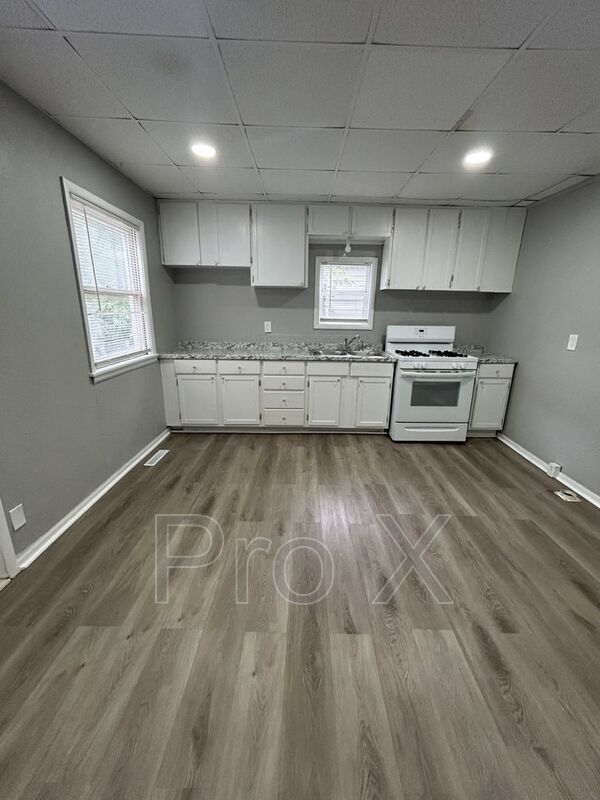 Foto del edificio - 612 E 10th St