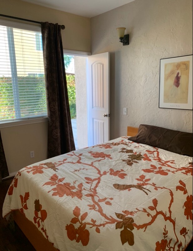 Foto del edificio - 7903 Hall Ave