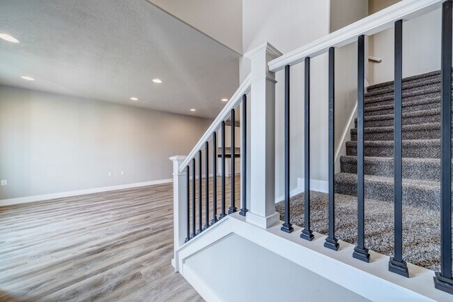 Building Photo - 4415 W Glendon Dr