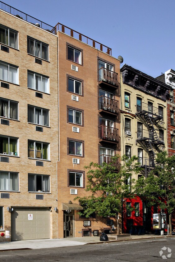 Primary Photo - 422 E Tenth St