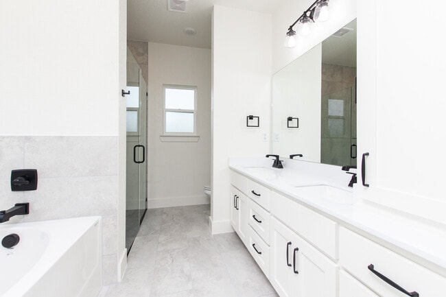 Building Photo - 3008 Atascosa Dr