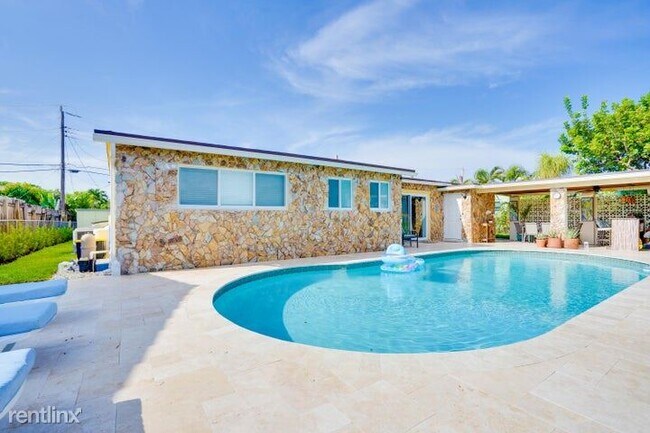 Foto del edificio - 3 br, 2 bath House - 454 NE 43rd St