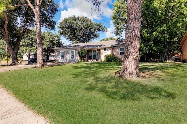 Foto del edificio - 614 Blueberry Ln