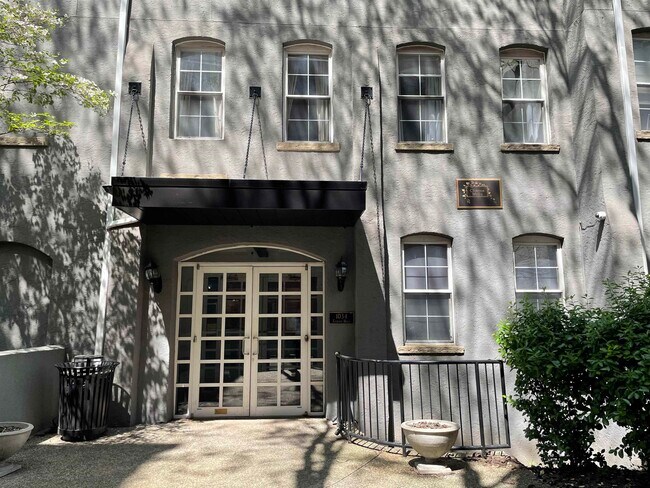 Foto del edificio - 1034 Clinton St