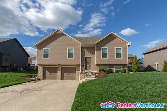 Primary Photo - Spacious 4 bd, 3bth Home in Blue Springs. ...