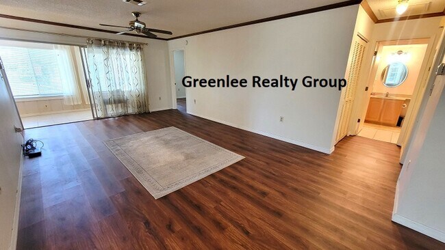 Building Photo - Spacious 2 bedroom/2bathroom corner unit i...