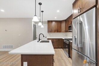 Building Photo - 533 Ashbrook Dr