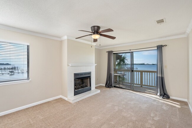 Building Photo - Waterfront Condo in Mary Esther!