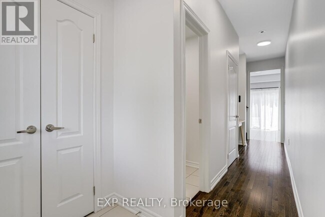 Building Photo - 19 Cygnus Cres
