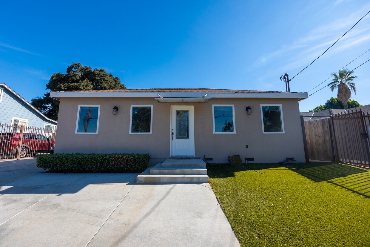 Primary Photo - 10930 Oro Vista Ave