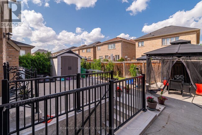 Building Photo - 25 Drummondville Dr