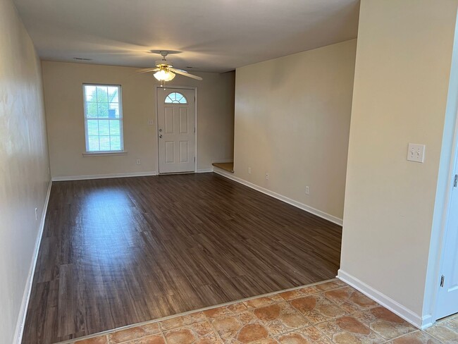 Foto del edificio - N Iredell Area - 3 BR / 2.5 BA + 2-car Garage