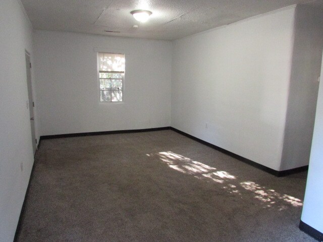 Foto del edificio - 28 Burgess Ct