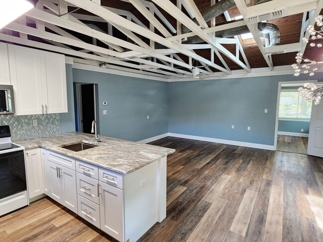 Building Photo - 6595 Collier Rd
