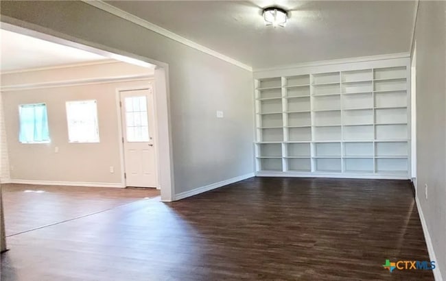 Building Photo - 613 Cedar Dr