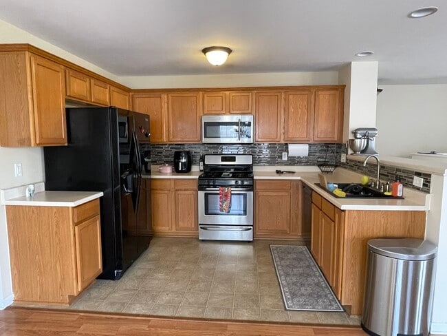 Building Photo - 550 Clayton Cir