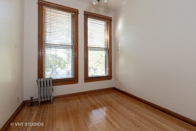 Building Photo - 1514 W Wilson Ave