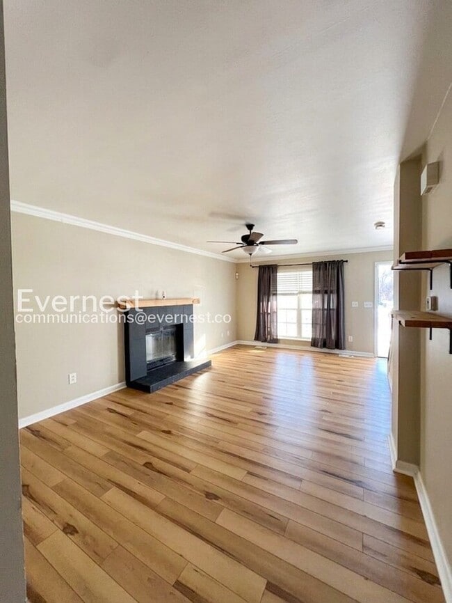 Building Photo - 3 Bed, 4 Bath Home with Fenced Yard & Garage / Pet-Friendly / Coming Soon!