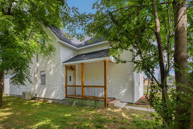 Building Photo - 498 Johnson Ave