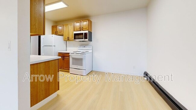 Building Photo - 215 E Arbor Ave