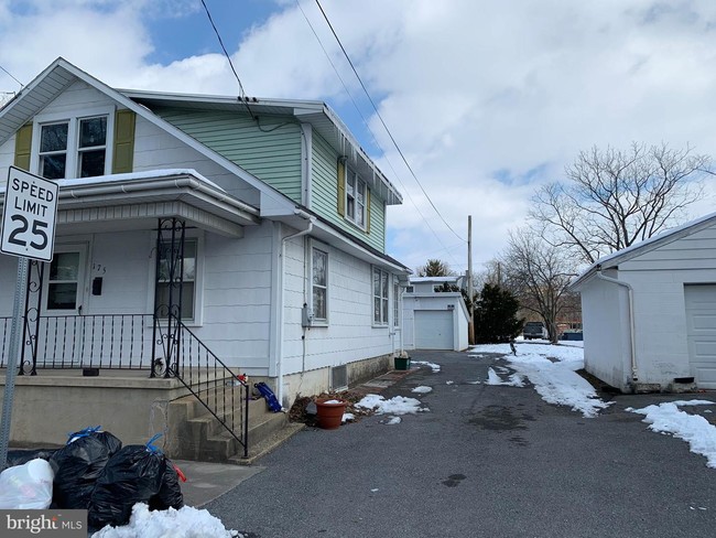 Building Photo - 173 S Wolf St