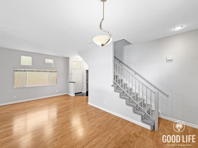 Foto del edificio - Spacious 4BR Home in Central Mira Mesa