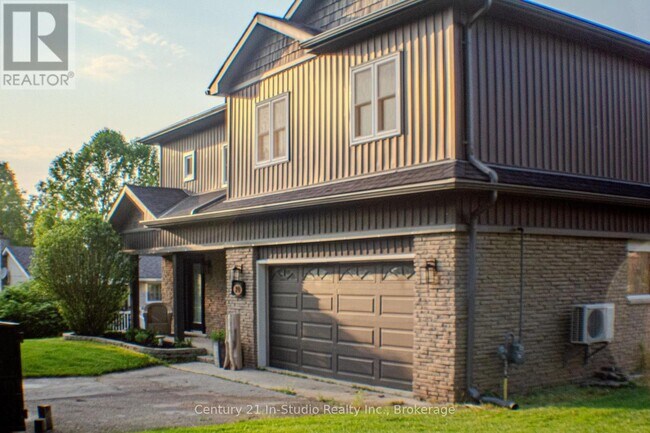 Building Photo - 20 Mohawk Crescent