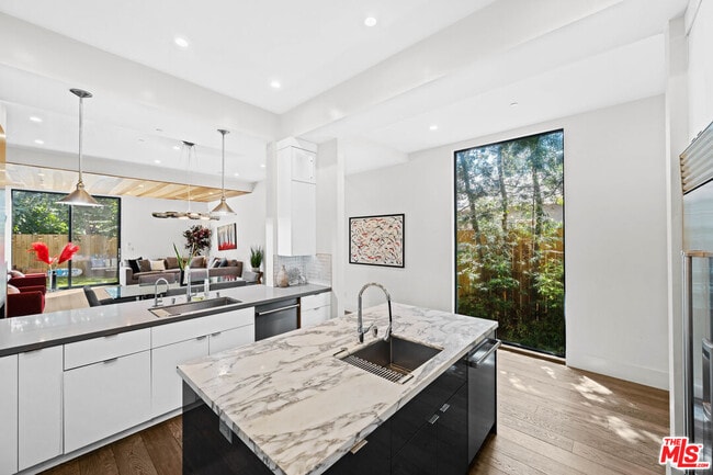 Foto del edificio - 1612 S Wooster St