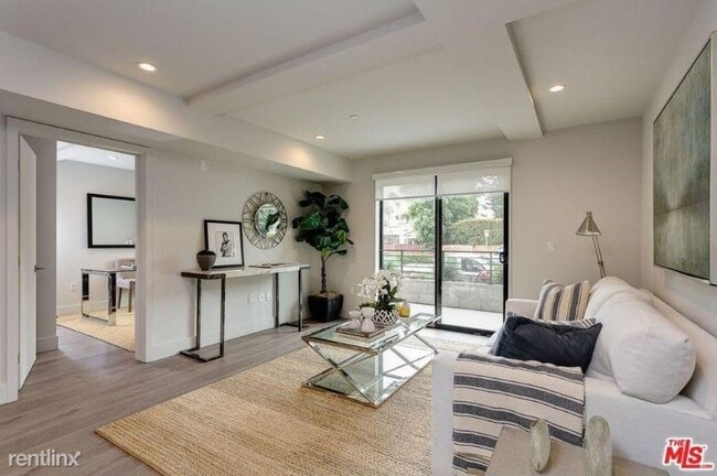 Building Photo - 1306 N Orange Dr