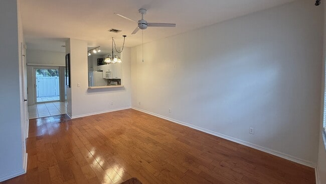 Building Photo - 3620 Pine Oak Cir