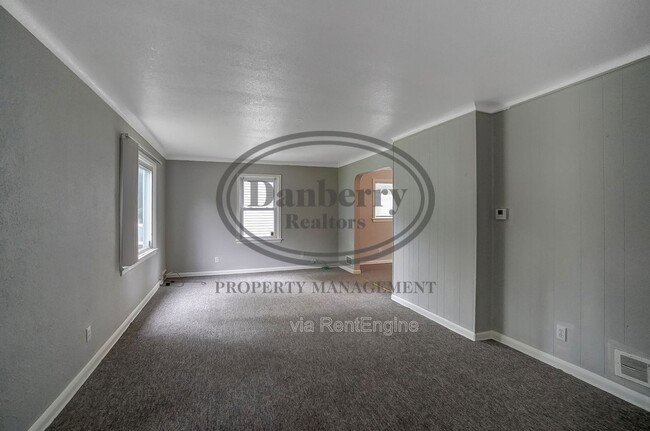 Building Photo - 1017 Searles Rd