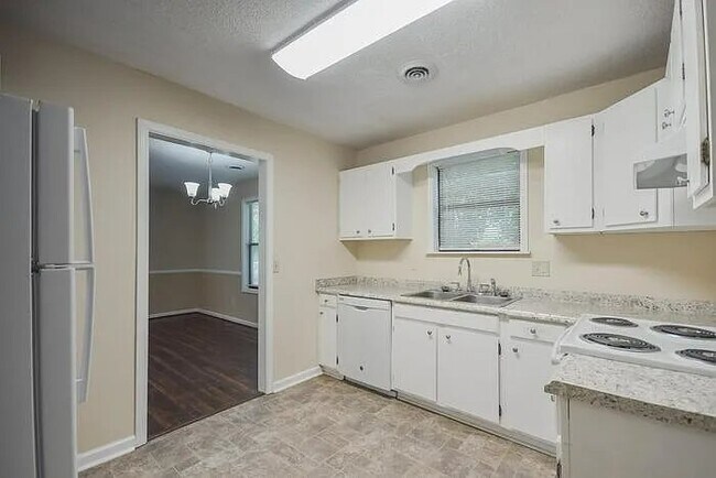 Foto del edificio - 105 Fallsbury Rd