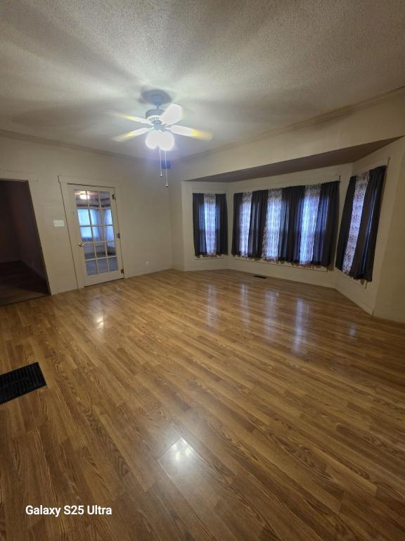 Foto del edificio - 208 E Main St