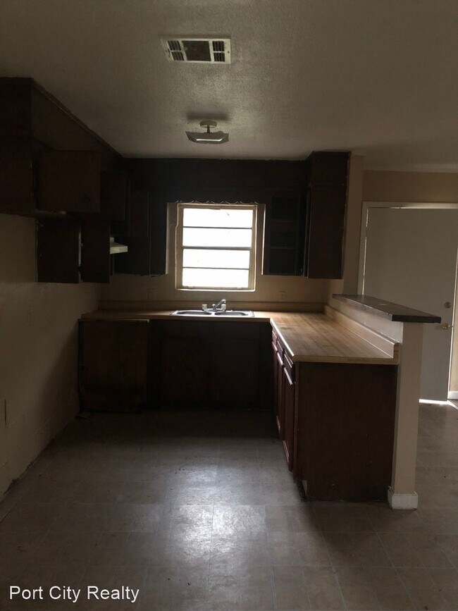 Building Photo - 3 br, 1 bath House - 6252 Rufus Dr
