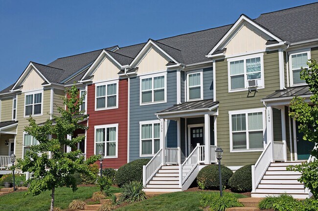 Foto del edificio - Pet Friendly Western Albemarle Townhome Ne...