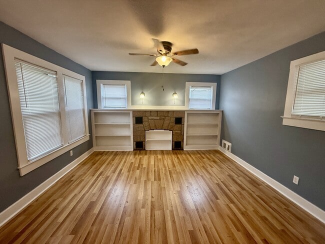 Building Photo - 321 W Allen St