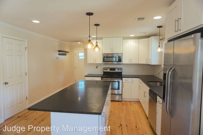 Building Photo - 2 br, 2 bath House - 3223 Cedar St