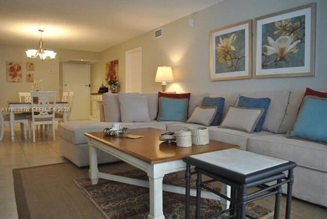 Foto del edificio - 6039 Collins Ave