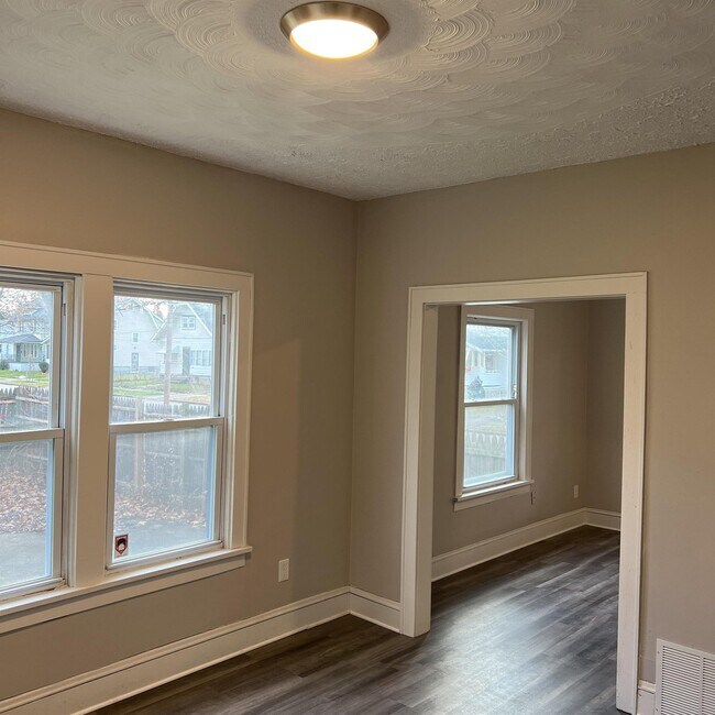 Foto del edificio - 931 Peerless Ave