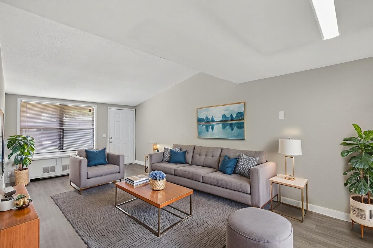 Primary Photo - Heronwood Apartments