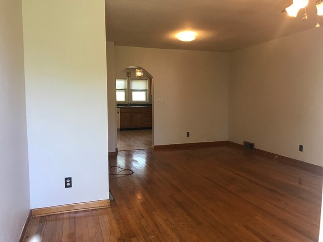 Charming 3 bedroom - Charming 3 bedroom House