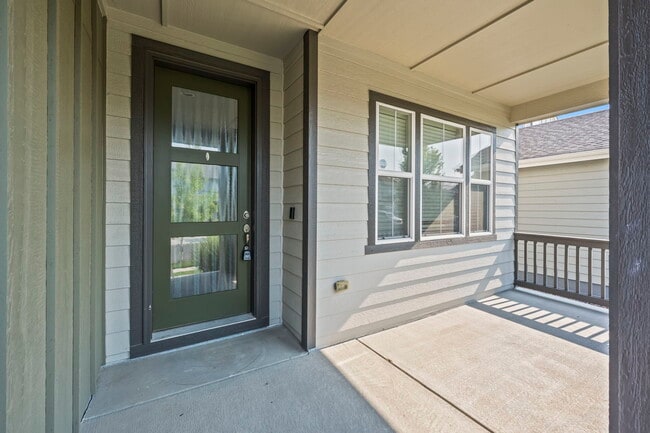 Building Photo - 577 W 174th Ave