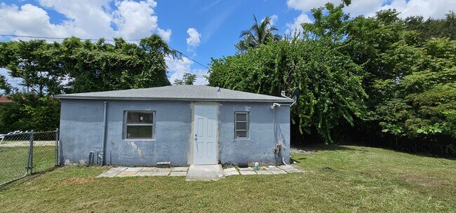 Foto del edificio - 1455 NE 146th St