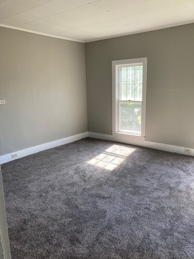 Building Photo - 809 Center St